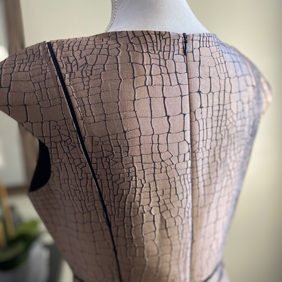 David Meister Bronze Embossed Sheath Dress 8 - Picture 8 of 11